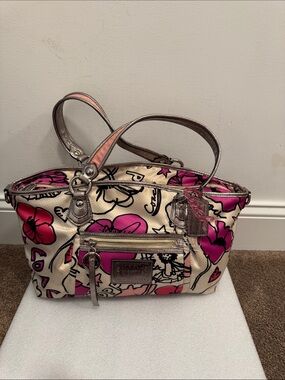 Coach Poppy Petal Print Rocker handbag vibrant floral design 3 hangtags 16308